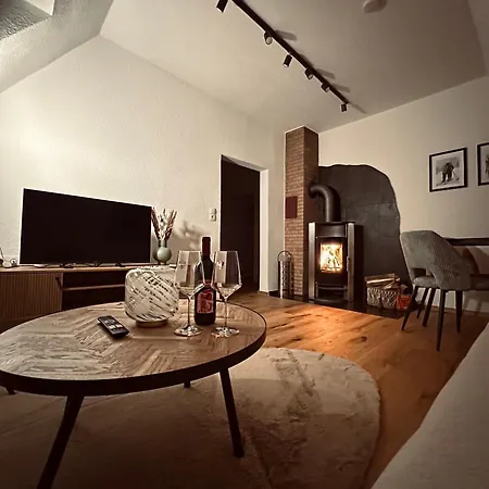 Charmante Dachwohnung Mit Kamin&schlossblick شقة Silz