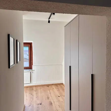 Charmante Dachwohnung Mit Kamin&schlossblick شقة