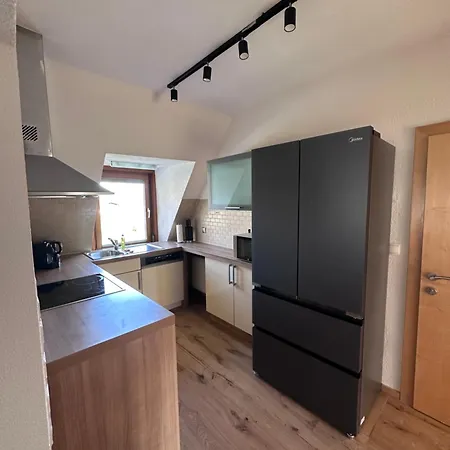 Charmante Dachwohnung Mit Kamin&schlossblick شقة *
