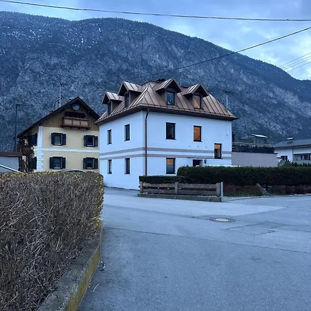 アパート Charmante Dachwohnung Mit Kamin&schlossblick Silz