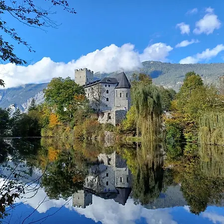 شقة Charmante Dachwohnung Mit Kamin&schlossblick